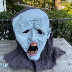 Fun world creepy face mask nwt Halloween costume decor prop